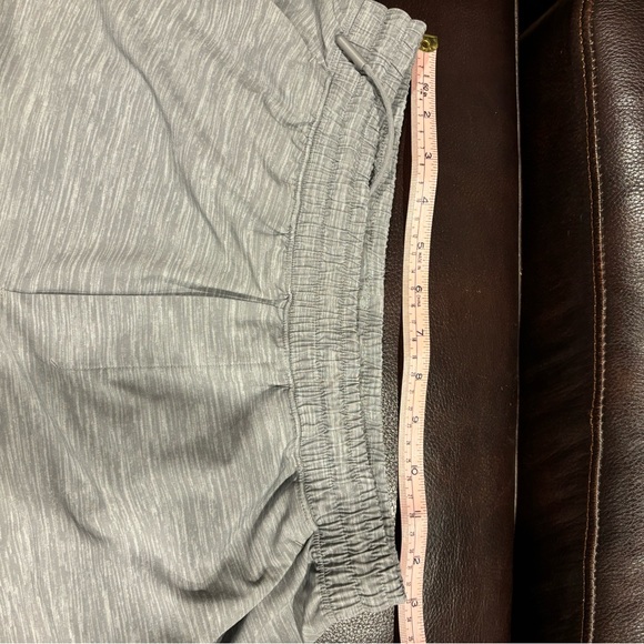 Lululemon men’s shorts - Picture 4 of 7